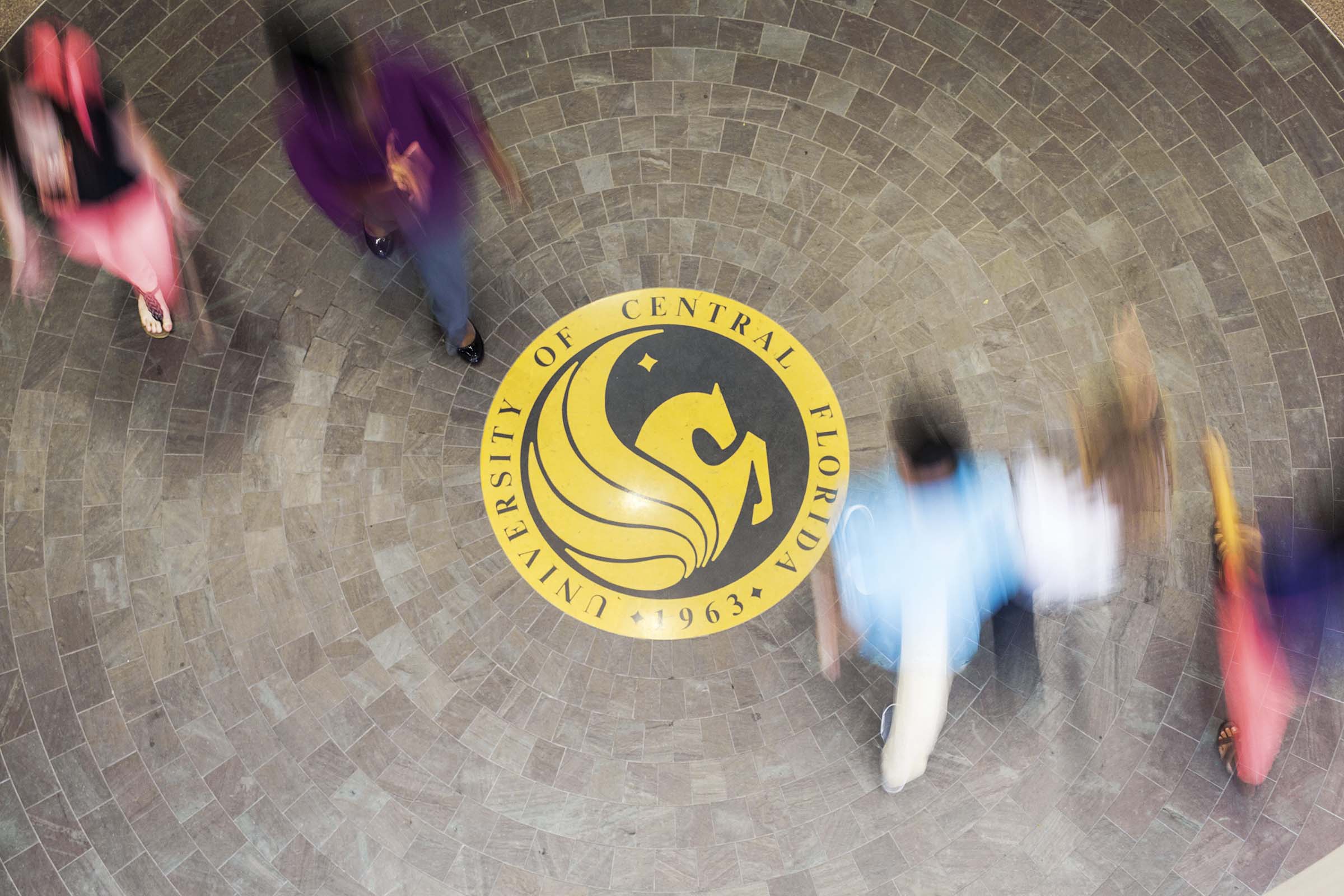 University of Central Florida seal, founded 1963 — sello de la Universidad Central de Florida (UCF)